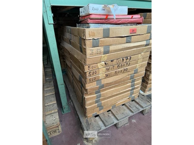 Pallet vellen papier div kleuren - afbeelding 2 van  2