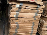 Pallet vellen papier div kleuren - afbeelding 2 van  2