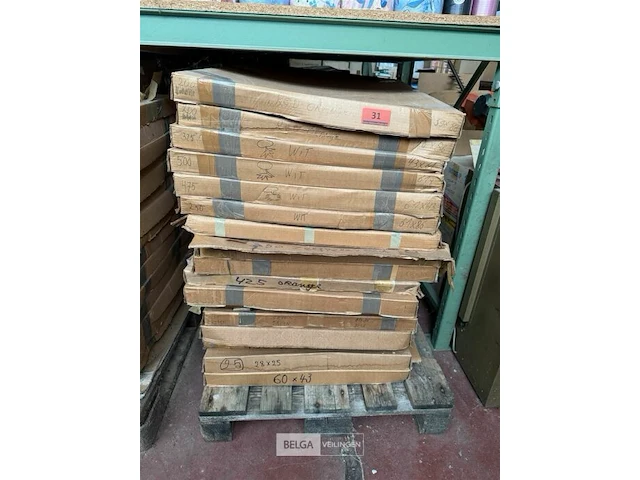 Pallet vellen papier div kleuren - afbeelding 1 van  2