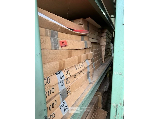 Pallet vellen papier div kleuren - afbeelding 1 van  1