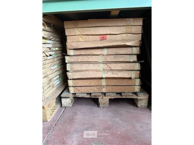 Pallet vellen papier div kleuren - afbeelding 1 van  1