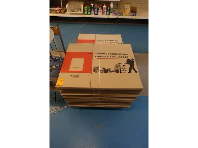 Pallet verhuisdozen + decoratie - afbeelding 5 van  5