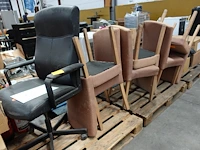 Pallet vuilniszakken + stoelen - afbeelding 1 van  9