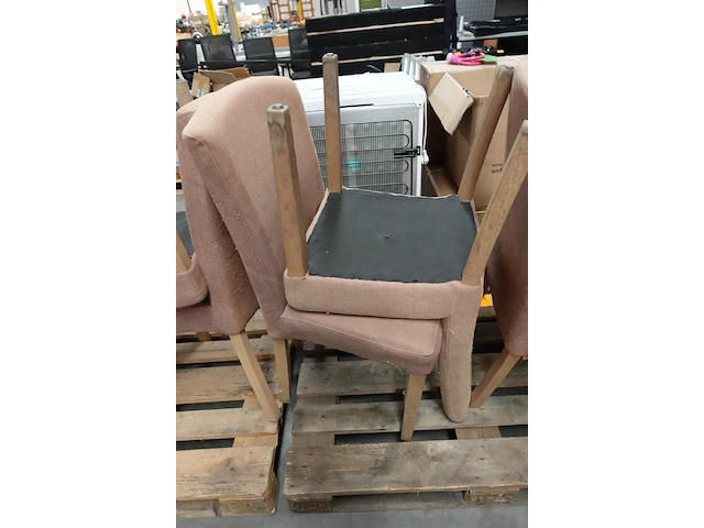 Pallet vuilniszakken + stoelen - afbeelding 4 van  9