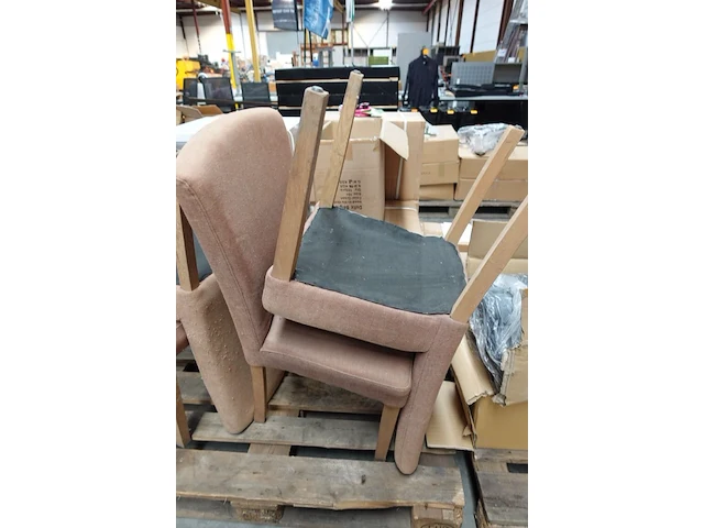 Pallet vuilniszakken + stoelen - afbeelding 5 van  9