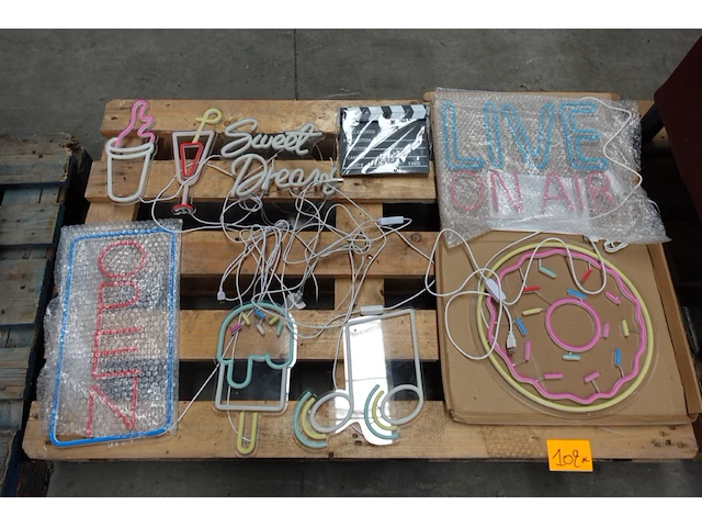 Pallet wandverlichting kinderkamer - afbeelding 1 van  4