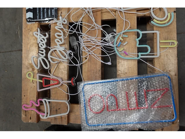 Pallet wandverlichting kinderkamer - afbeelding 2 van  4