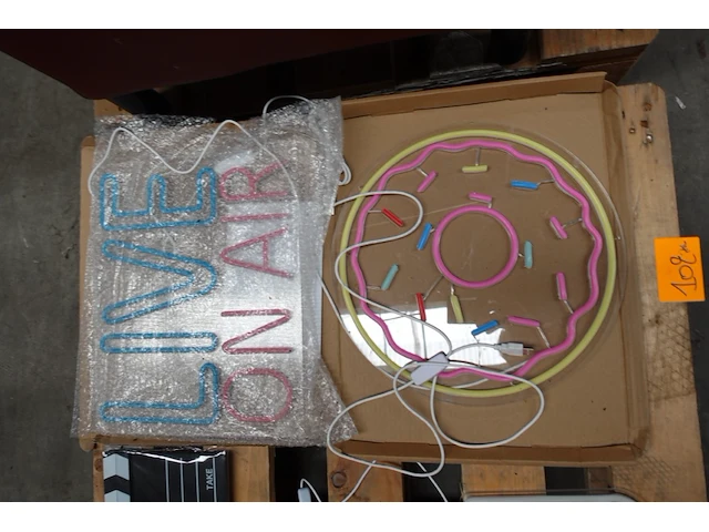 Pallet wandverlichting kinderkamer - afbeelding 3 van  4