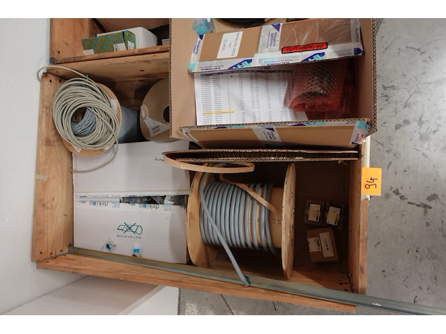 Palletbak + inhoud - afbeelding 1 van  9