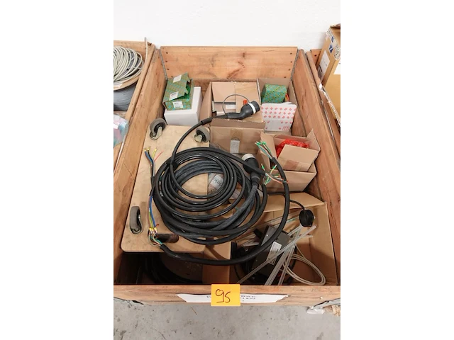 Palletbak + inhoud - afbeelding 1 van  5