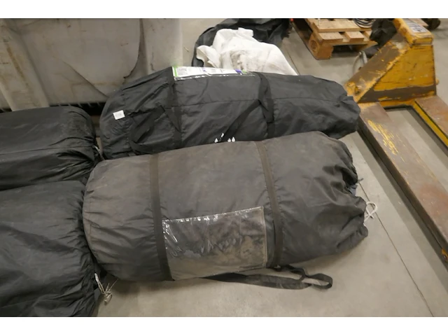 Palletbox met tenten - afbeelding 4 van  6