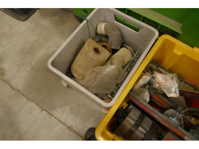 Palletboxen met auto onderdelen - afbeelding 2 van  10