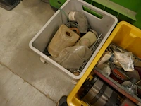 Palletboxen met auto onderdelen - afbeelding 2 van  10