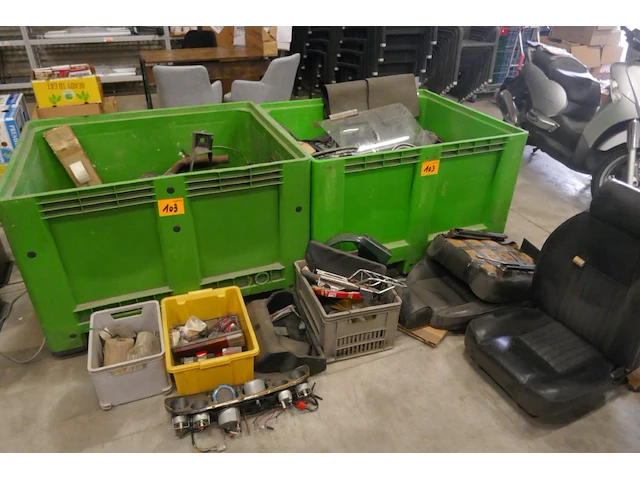 Palletboxen met auto onderdelen - afbeelding 1 van  10
