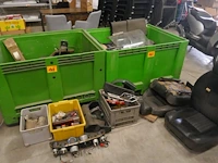 Palletboxen met auto onderdelen - afbeelding 1 van  10