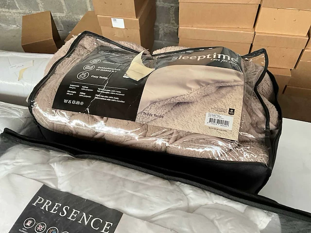 Palletdeal diverse dekbedden - afbeelding 10 van  18