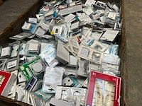 Palletdeal diverse schakelmateriaal en toebehoren - afbeelding 9 van  9