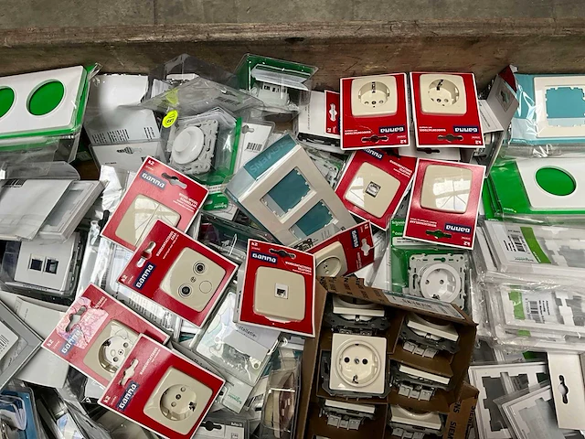 Palletdeal diverse schakelmateriaal en toebehoren - afbeelding 4 van  9