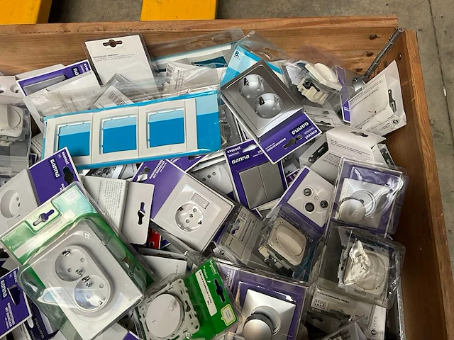 Palletdeal diverse schakelmateriaal en toebehoren - afbeelding 7 van  10