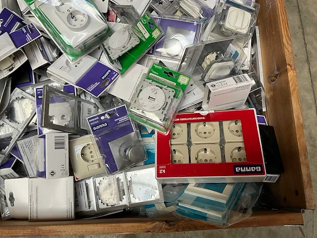 Palletdeal diverse schakelmateriaal en toebehoren - afbeelding 8 van  10