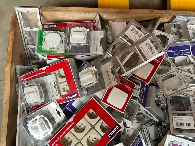Palletdeal diverse schakelmateriaal en toebehoren - afbeelding 3 van  10