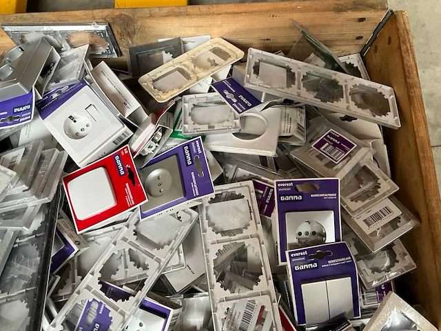 Palletdeal diverse schakelmateriaal en toebehoren - afbeelding 7 van  10