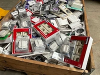 Palletdeal diverse schakelmateriaal en toebehoren - afbeelding 10 van  10