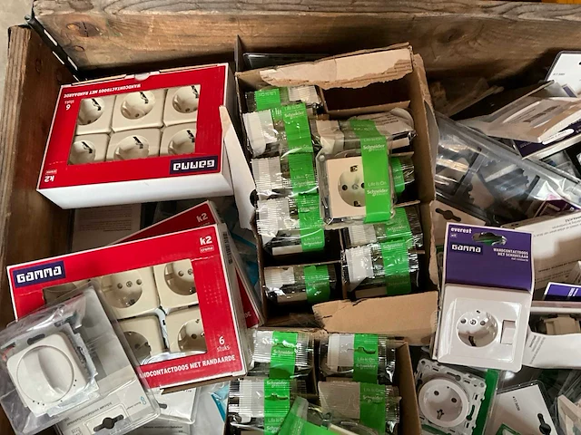 Palletdeal diverse schakelmateriaal en toebehoren - afbeelding 3 van  10