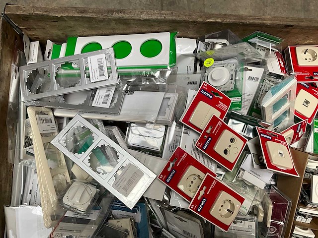 Palletdeal diverse schakelmateriaal en toebehoren - afbeelding 2 van  9