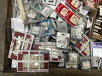 Palletdeal diverse schakelmateriaal en toebehoren - afbeelding 3 van  9