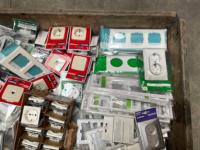 Palletdeal diverse schakelmateriaal en toebehoren - afbeelding 6 van  9