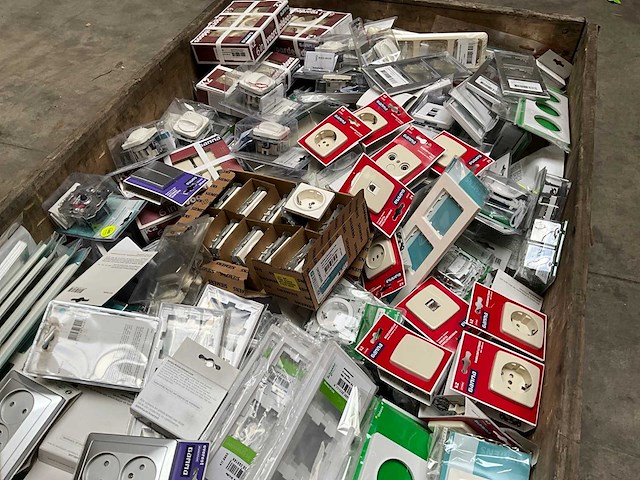 Palletdeal diverse schakelmateriaal en toebehoren - afbeelding 8 van  9