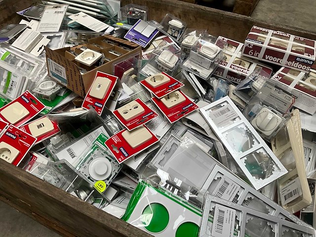 Palletdeal diverse schakelmateriaal en toebehoren - afbeelding 9 van  9