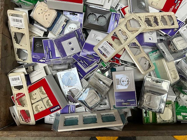 Palletdeal diverse schakelmateriaal en toebehoren - afbeelding 3 van  10