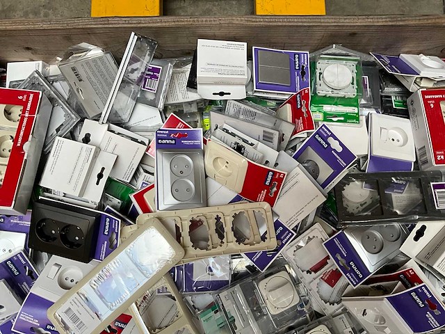 Palletdeal diverse schakelmateriaal en toebehoren - afbeelding 4 van  10
