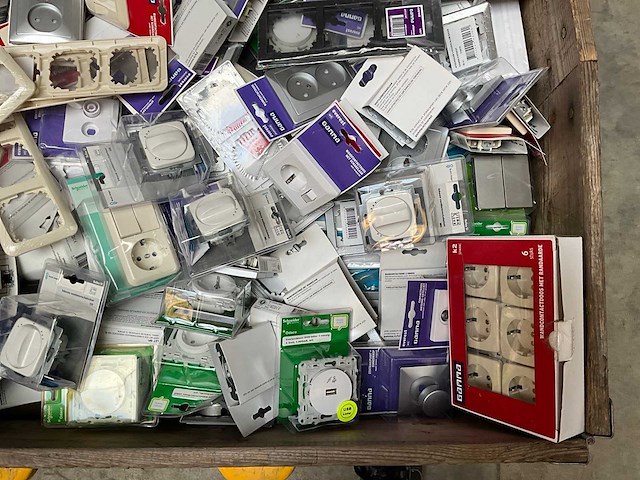 Palletdeal diverse schakelmateriaal en toebehoren - afbeelding 7 van  10