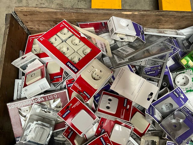 Palletdeal diverse schakelmateriaal en toebehoren - afbeelding 2 van  9