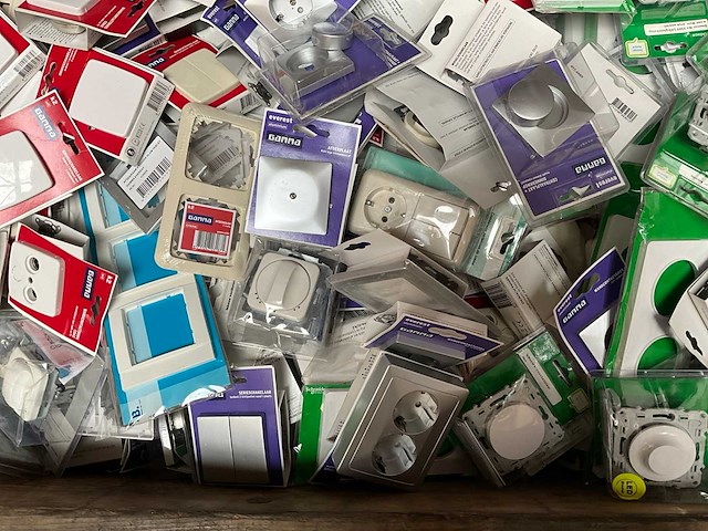 Palletdeal diverse schakelmateriaal en toebehoren - afbeelding 5 van  9