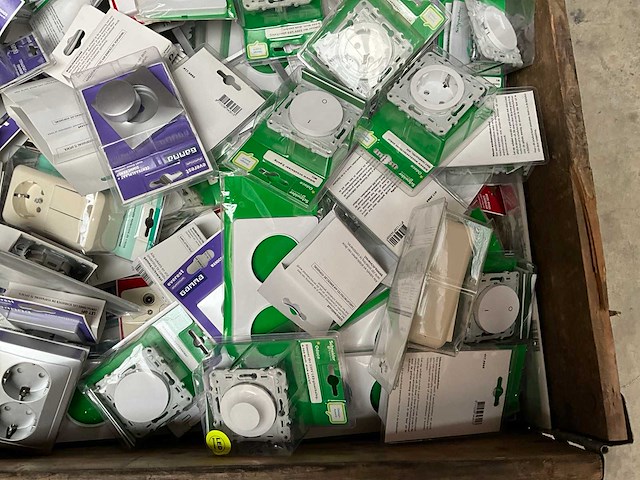 Palletdeal diverse schakelmateriaal en toebehoren - afbeelding 7 van  9