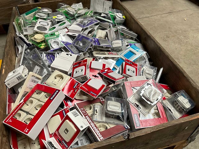 Palletdeal diverse schakelmateriaal en toebehoren - afbeelding 9 van  9