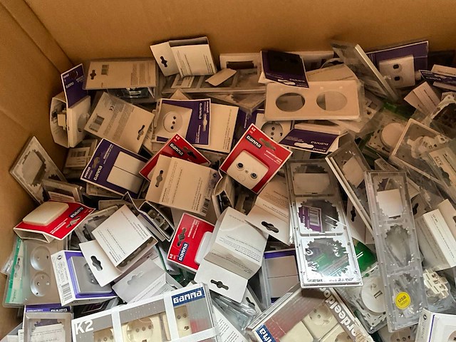 Palletdeal diverse schakelmateriaal en toebehoren - afbeelding 2 van  9