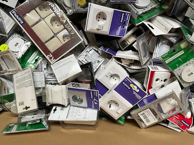 Palletdeal diverse schakelmateriaal en toebehoren - afbeelding 5 van  9