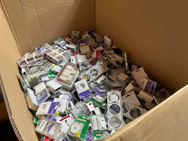 Palletdeal diverse schakelmateriaal en toebehoren - afbeelding 8 van  9