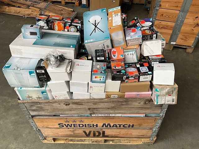 Palletdeal eglo verlichting - afbeelding 1 van  7