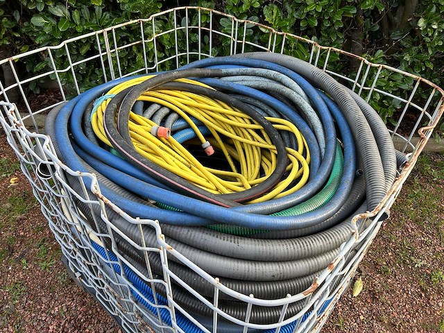 Palletkooi / gitterbox met slangen - afbeelding 2 van  2