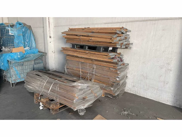 Palletranden met scharnier voor pallets - afbeelding 1 van  2