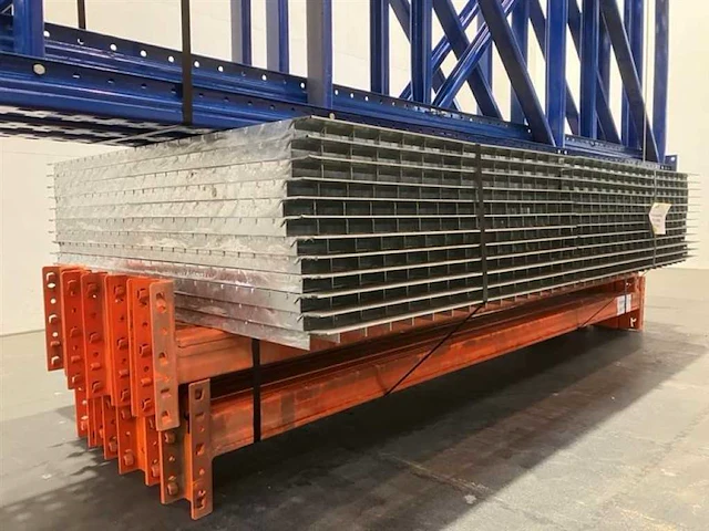 Palletstelling lengte 9350 mm, hoogte 3000 mm, diepte 1100 mm, 3 niveaus, occasie - afbeelding 3 van  4