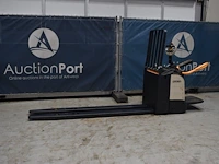 Palletwagen crown wt3060 elektrisch 2500kg - afbeelding 1 van  1
