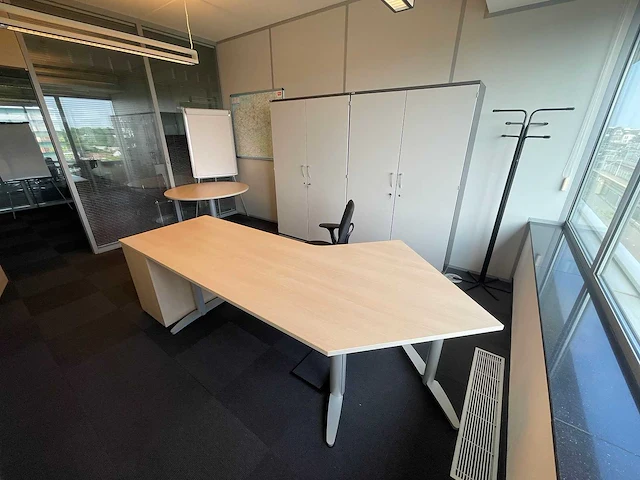 Palmberg bureautafel hoek (24x) - afbeelding 1 van  3