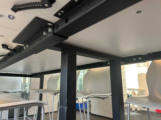 Pami - hoge vergaderset incl krukken - vergadertafel - afbeelding 3 van  5